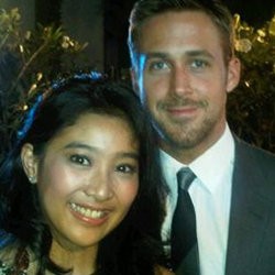 Asyiknya..Olivia Zalianty Dirangkul Ryan Gosling!