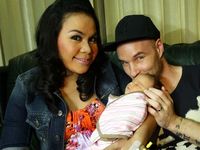 Kebahagiaan Melaney Ricardo Sambut Si Buah Hati