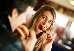 Makan Belum Tentu Karena Lapar Tapi Agar Orang Lain Senang