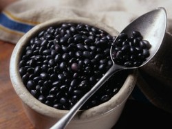 Kacang Hitam Cegah Kanker dan Penuaan Dini