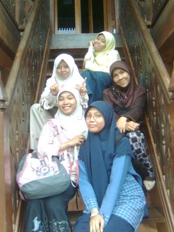 Berkeliling ke Indonesia di Taman Mini Indonesia Indah :)