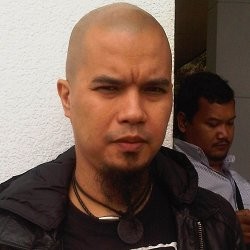 Ingin Bertahan, Ahmad Dhani Ngamen di KFC