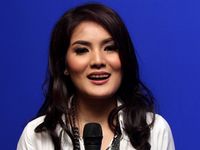 Nindy Lirik Dunia Bisnis