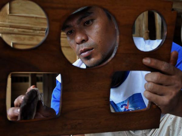 Melihat Pusat Furniture dan Barang Antik di Ciputat