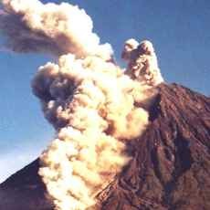 Semeru Kembali Muntahkan Awan Panas