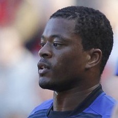 Fergie Minta Evra Bersalaman dengan Suarez