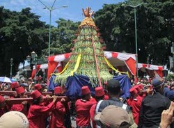 7 Gunungan Gerebek Maulud Keraton Yogyakarta Jadi Rebutan Warga