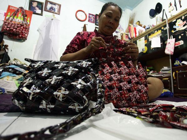 Menyulap Sampah Jadi Rupiah