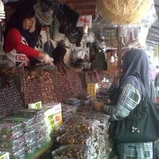 Pedagang Ampel Tangguk Untung di Hari Maulud Nabi