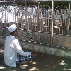 Maulud Nabi, Wisata Religi Ampel Dipenuhi Peziarah