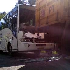 Labrak Truk, Bus Pariwisata Ringsek