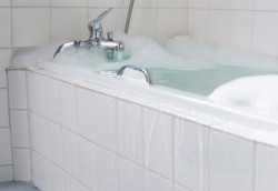 Bahaya Selalu Mengincar di Kamar Mandi