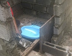 20 Hari Demo di Kemendagri, Warga Tanah Merah Bangun Toilet Permanen