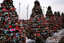 Mengabadikan Asmara Lewat Gembok Cinta di Seoul