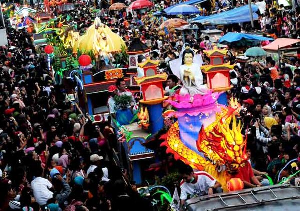 Meriahnya Parade Cap Go Meh