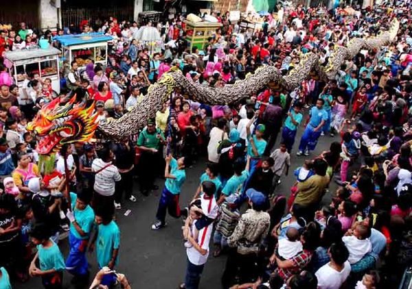 Ribuan Orang Padati Puncak Cap Go Meh