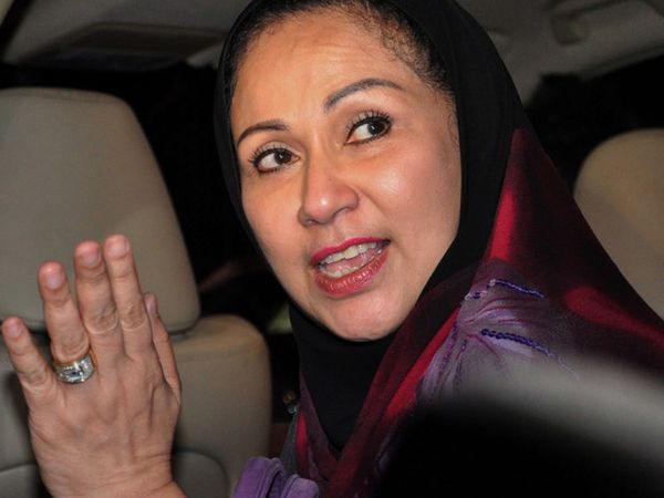 Angie Gelar Tahlilan 1 Tahun Adjie