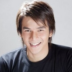 Jonathan Frizzy Gandeng Kekasih Baru?