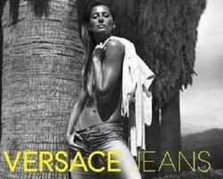 Gisele Bundchen Topless untuk Iklan Denim Versace