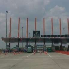 Kenaikan Tarif Tol Bakrie Ditunda karena Banyak Lubang