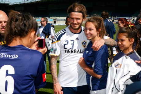 Tonton Pertandingan Bocah, Beckham Dikartu Merah