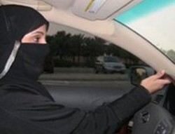 Wanita Saudi Penentang Larangan Menyetir Masih Hidup