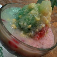 Sluurrp...Es Campur Hijau Hilangkan Panas Menyengat