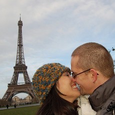 Menciummu di Hadapan Eiffel