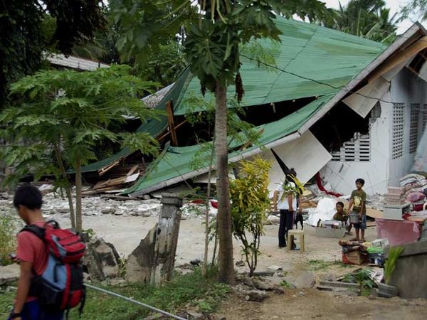 Korban Gempa Filipina Tembus 43 Orang