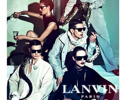 Model Berpesta Dengan Ular di Iklan Terbaru Lanvin