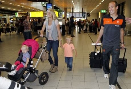 Robben Sambut Kelahiran Anak Ketiga