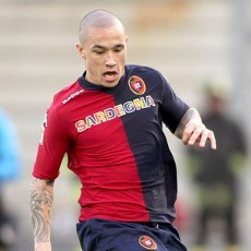 Nainggolan Tak Ingin Tinggalkan Cagliari