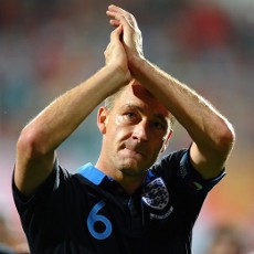 Menteri Olahraga Inggris Dukung Pencopotan Ban Kapten Terry