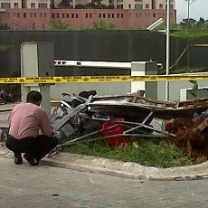 Gondola yang Jatuh di Multivision Tower Rusak Parah