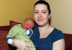 Bidan Tak Dengar Bel Pintu, Ibu Bersalin di Depan Pintu Klinik