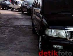Maling Incar Tas, Kunci Pintu Mobil Saat Isi Bensin