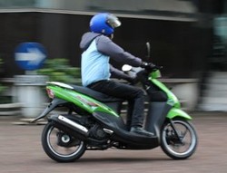 Menjajal Skutik Murah APP-KTM Paris