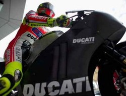 Twitwar Terjadi Antara Rossi dan Honda