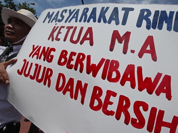 Pemilihan Ketua MA Diwarnai Demonstrasi