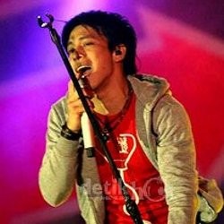 Tribute to Peterpan, Ariel Manggung?