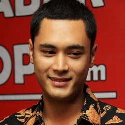 Panji Lempar Gelas ke Pengunjung Blowfish, Halimah Cuek?