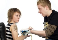 Tato yang Dibuat oleh Amatir Berisiko Infeksi Hepatitis C