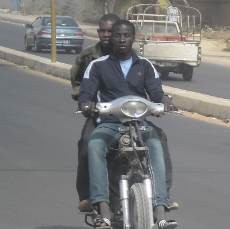 Ojek Motor Bernama Djakarta di Senegal