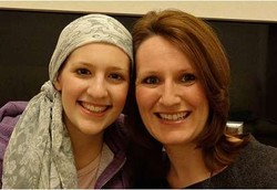 Gadis Kanker yang Setiap Saat Dipotret Ibunya untuk Terapi