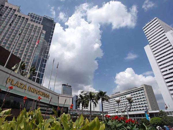 Sempurna Biru di Langit Jakarta