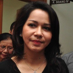 Masih Saling Sayang, Iis Sugianto & Suami Tak Perkarakan Gono-gini