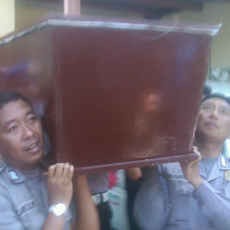 Jenazah Briptu Dody Dibawa ke Rumah Mertua di Banyuwangi