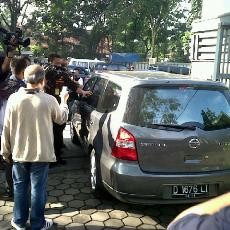 Ariel Peterpan Dijemput Kerja Pakai Mobil Berkaca Gelap