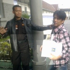 Mobil Antar Jemput Ariel Bekerja Milik Keluarga