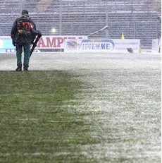 Itu Ski Es, Bukan Laga Sepakbola